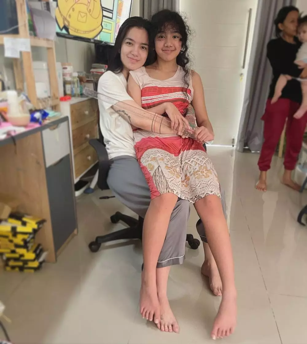 Leticia putri Sheila Marcia penari Bali Berbagai sumber