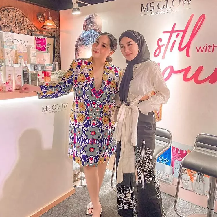 gaya Nagita Slavina di acara launching  © berbagai sumber