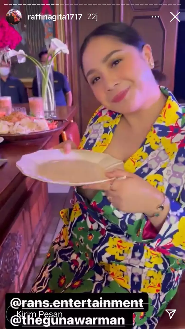 gaya Nagita Slavina di acara launching  © berbagai sumber