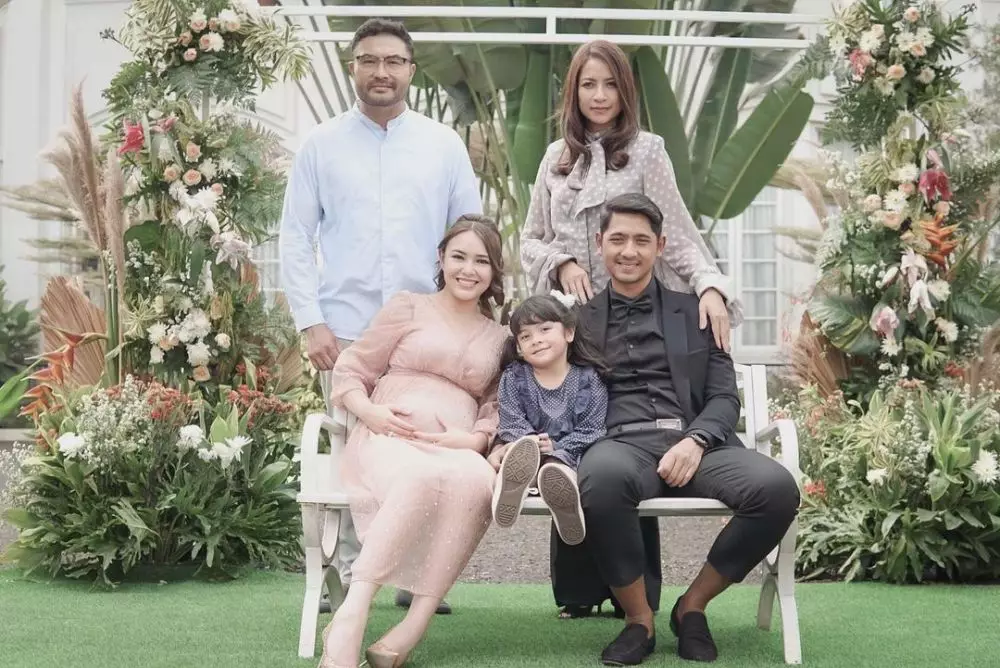 Amanda Manopo tak kenal penulis baru Ikatan Cinta Berbagai sumber