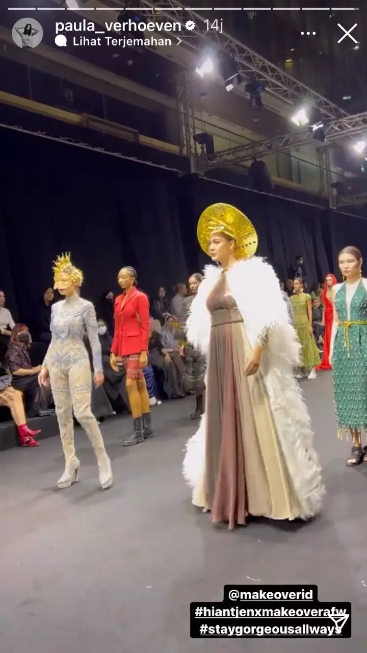 Paula Verhoeven di Arab Fashion Week © berbagai sumber Paula Verhoeven di Arab Fashion Week © berbagai sumber