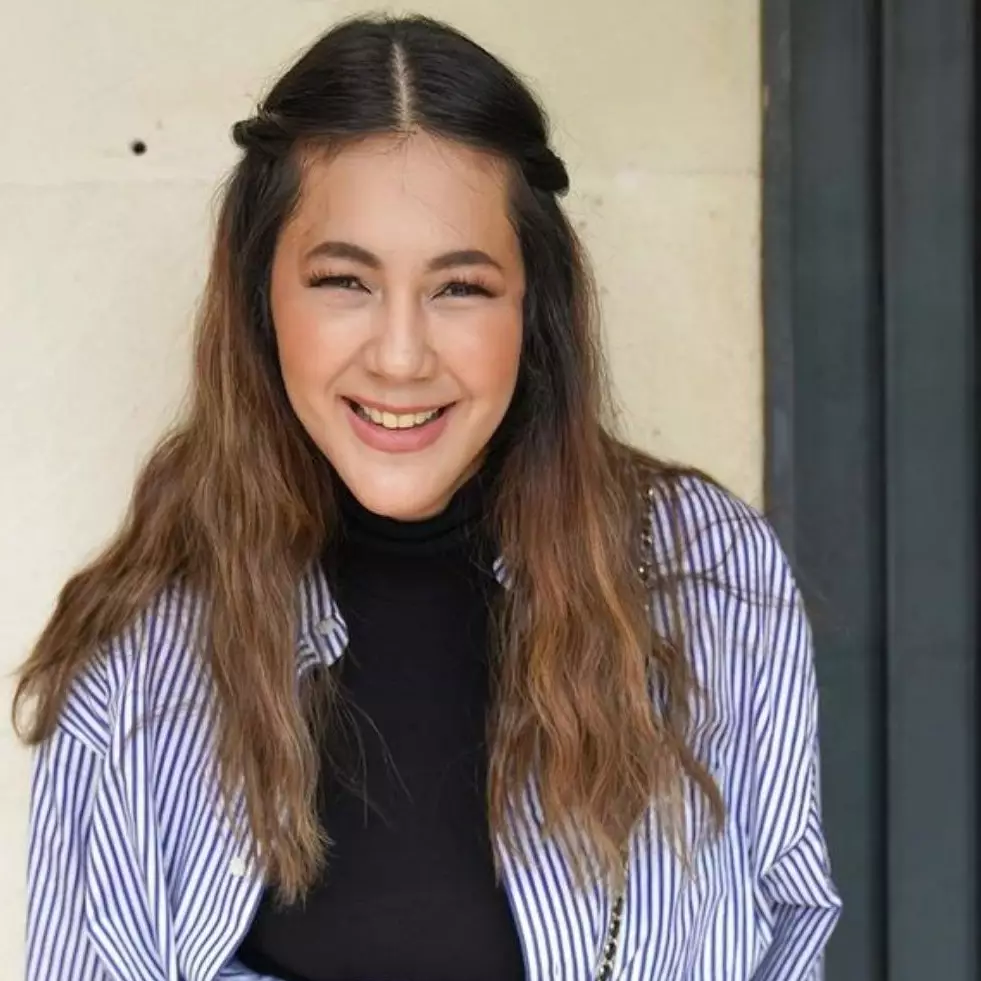 3 Tahun vakum, ini 9 Gaya Paula Verhoeven di runway Arab Fashion Week