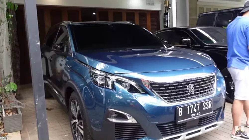 koleksi kendaraan mewah Raffi Ahmad © berbagai sumber