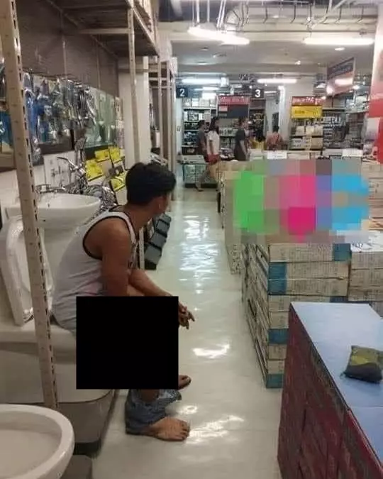 tingkah nyeleneh di lapak jualan © Instagram