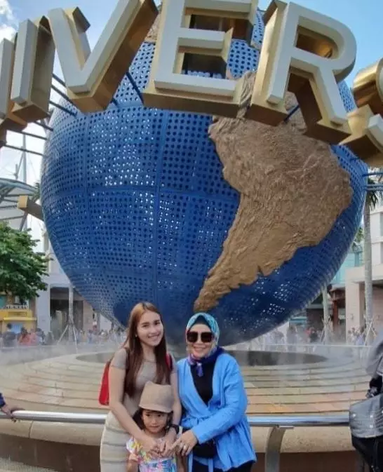 Gaya liburan Umi Kalsum ke berbagai negara © Instagram