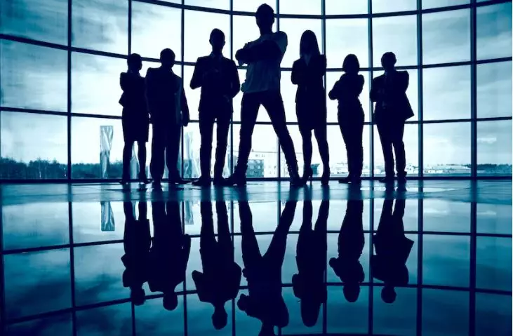 Kepemimpinan adalah seni mempengaruhi orang © 2022 berbagai sumber Kepemimpinan adalah seni mempengaruhi orang © 2022 berbagai sumber