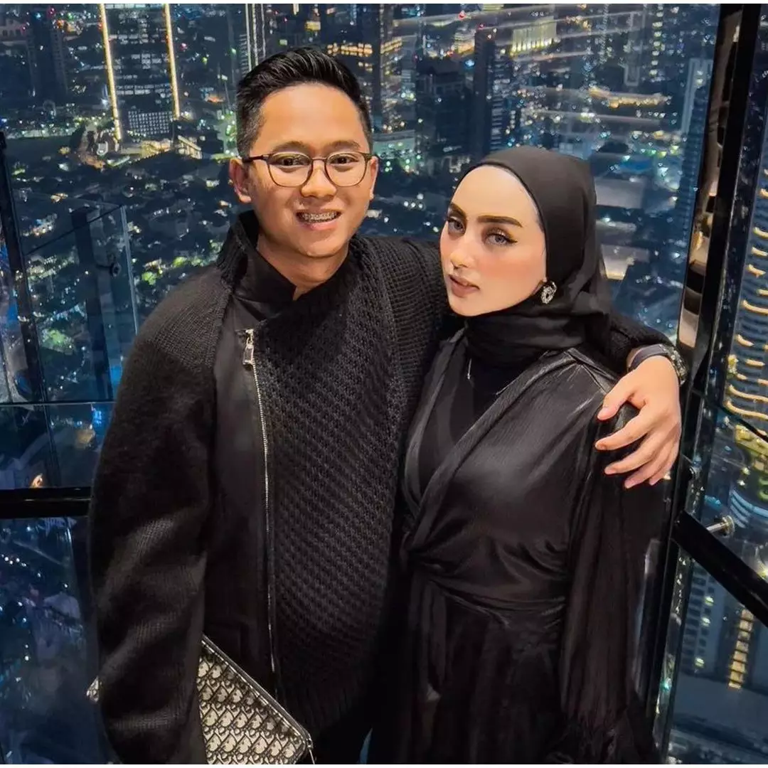 Disebut berparas mirip, ini 9 beda gaya Citra Kirana dan Dinan Fajrina