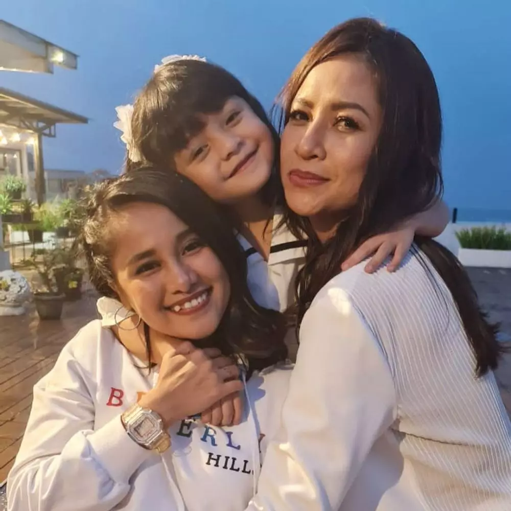 Potret akrab Chika Waode dan Fara Shakila © Instagram