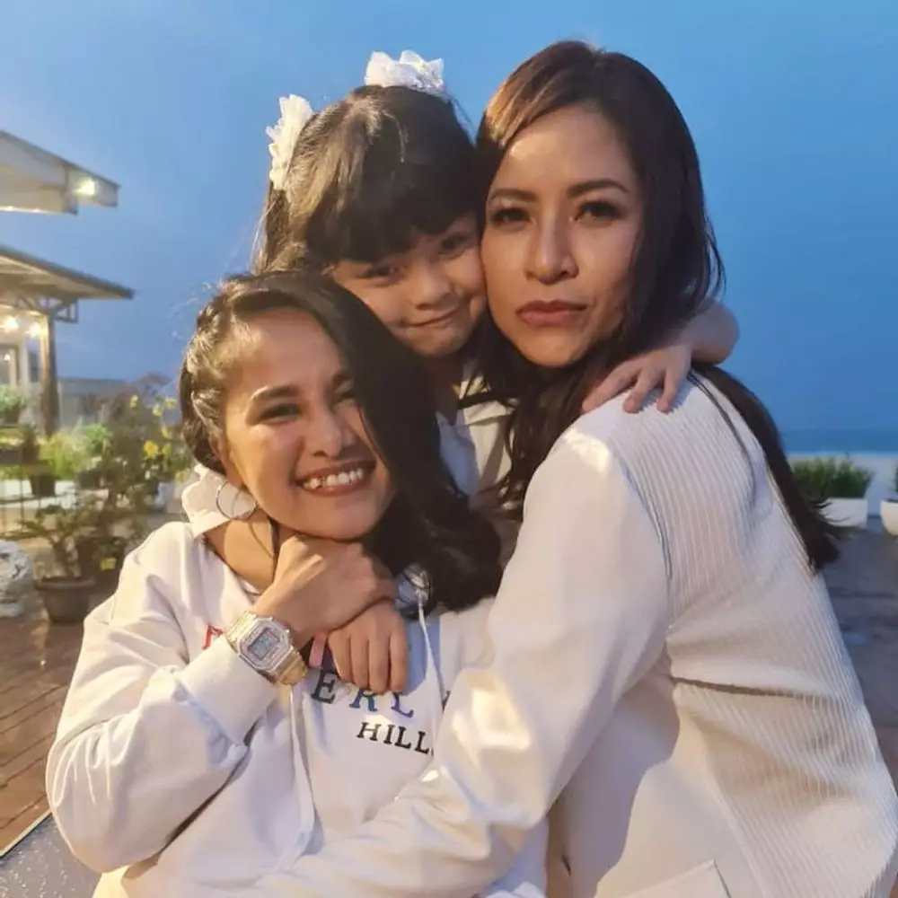 Potret akrab Chika Waode dan Fara Shakila © Instagram