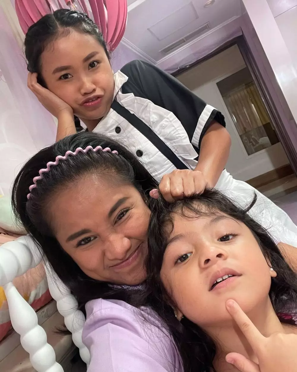 Potret akrab Chika Waode dan Fara Shakila © Instagram