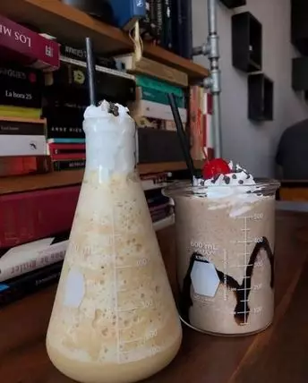 wadah minum bentuknya nyeleneh © berbagai sumber