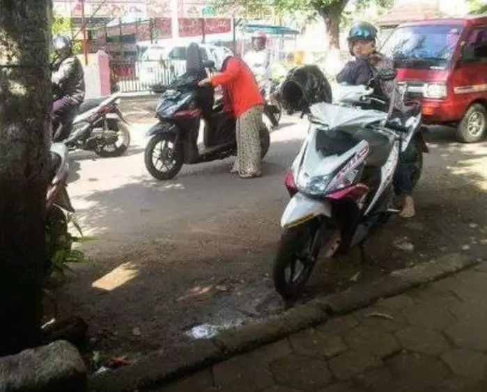 asal berhenti di pinggir jalan ngeselin © berbagai sumber asal berhenti di pinggir jalan ngeselin © berbagai sumber