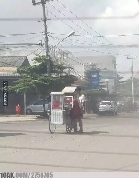 asal berhenti di pinggir jalan ngeselin © berbagai sumber asal berhenti di pinggir jalan ngeselin © berbagai sumber