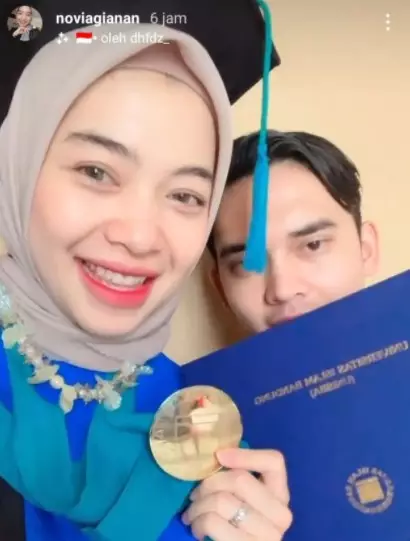 Momen Ikbal Fauzi dampingi istri wisuda profesi © Instagram