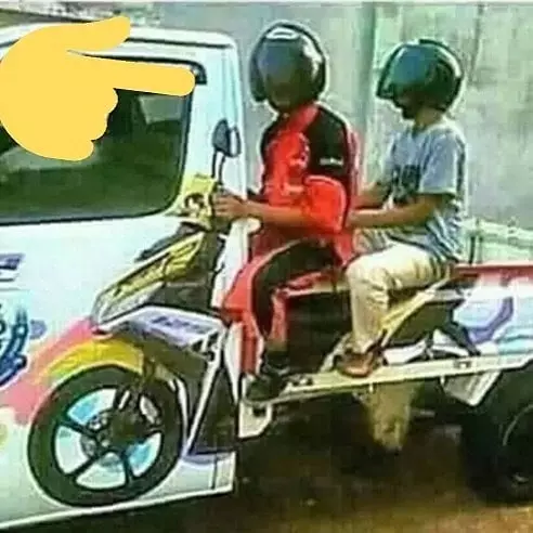 bapak bapak boncengan motor © Instagram
