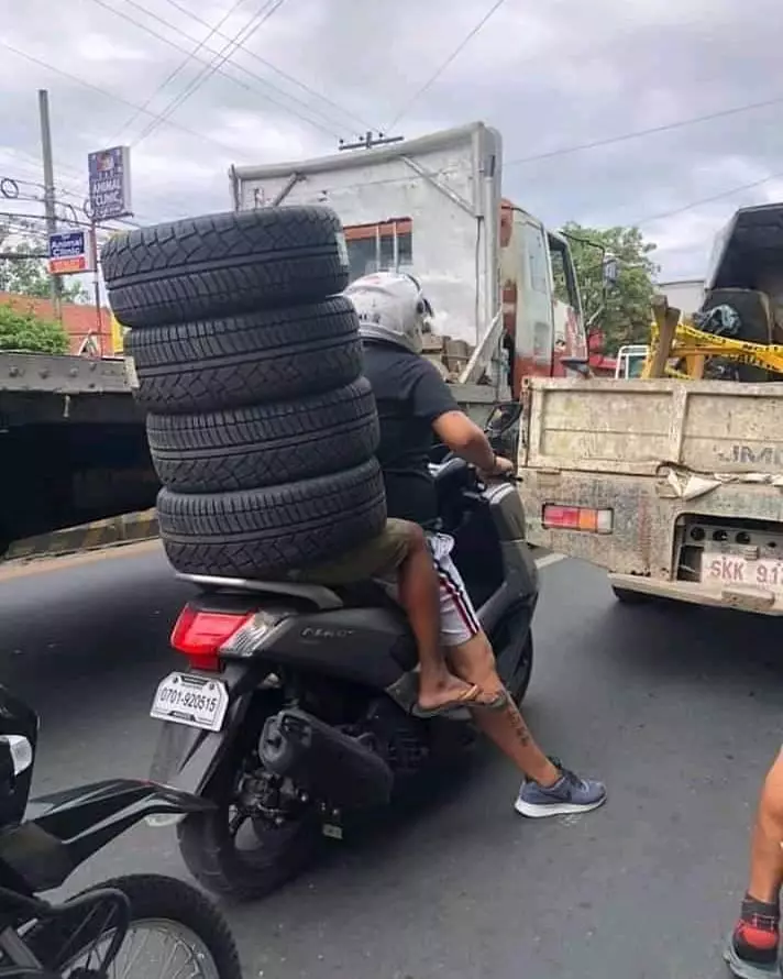 bapak bapak boncengan motor © Instagram