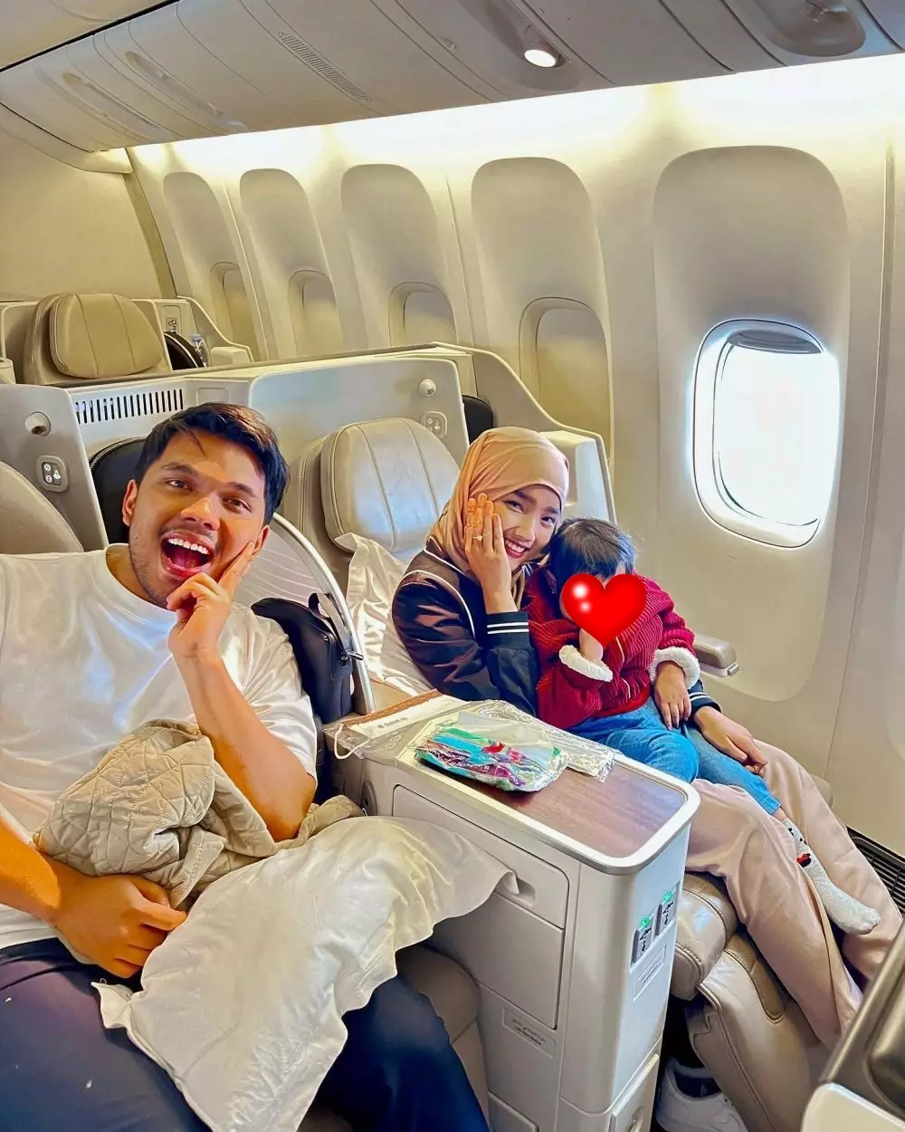 Fuji pulang umrah Berbagai sumber