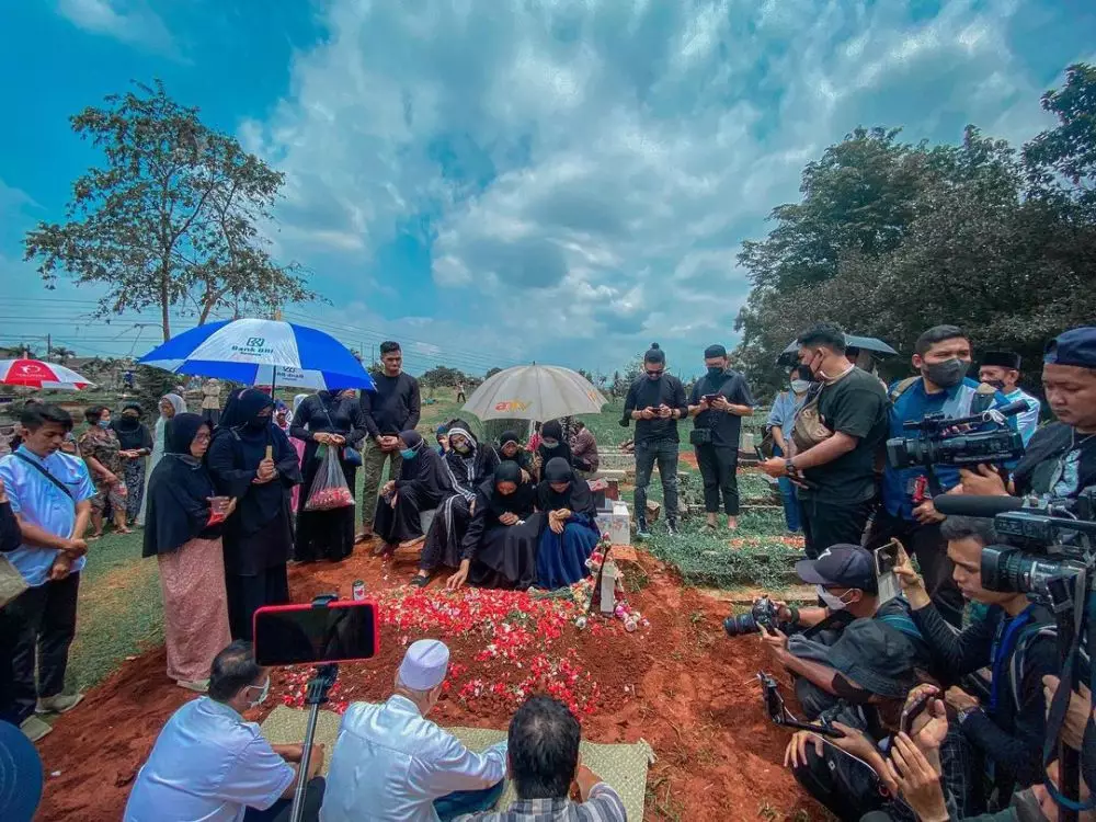 Momen Kalina Ocktaranny melepas kepergian ibu Instagram