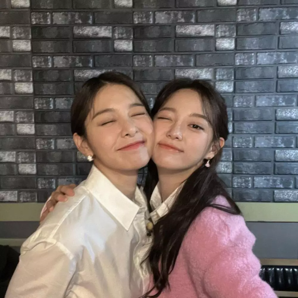 Potret keakraban Sejeong dan Seol In-ah © berbagai sumber Potret keakraban Sejeong dan Seol In-ah © berbagai sumber