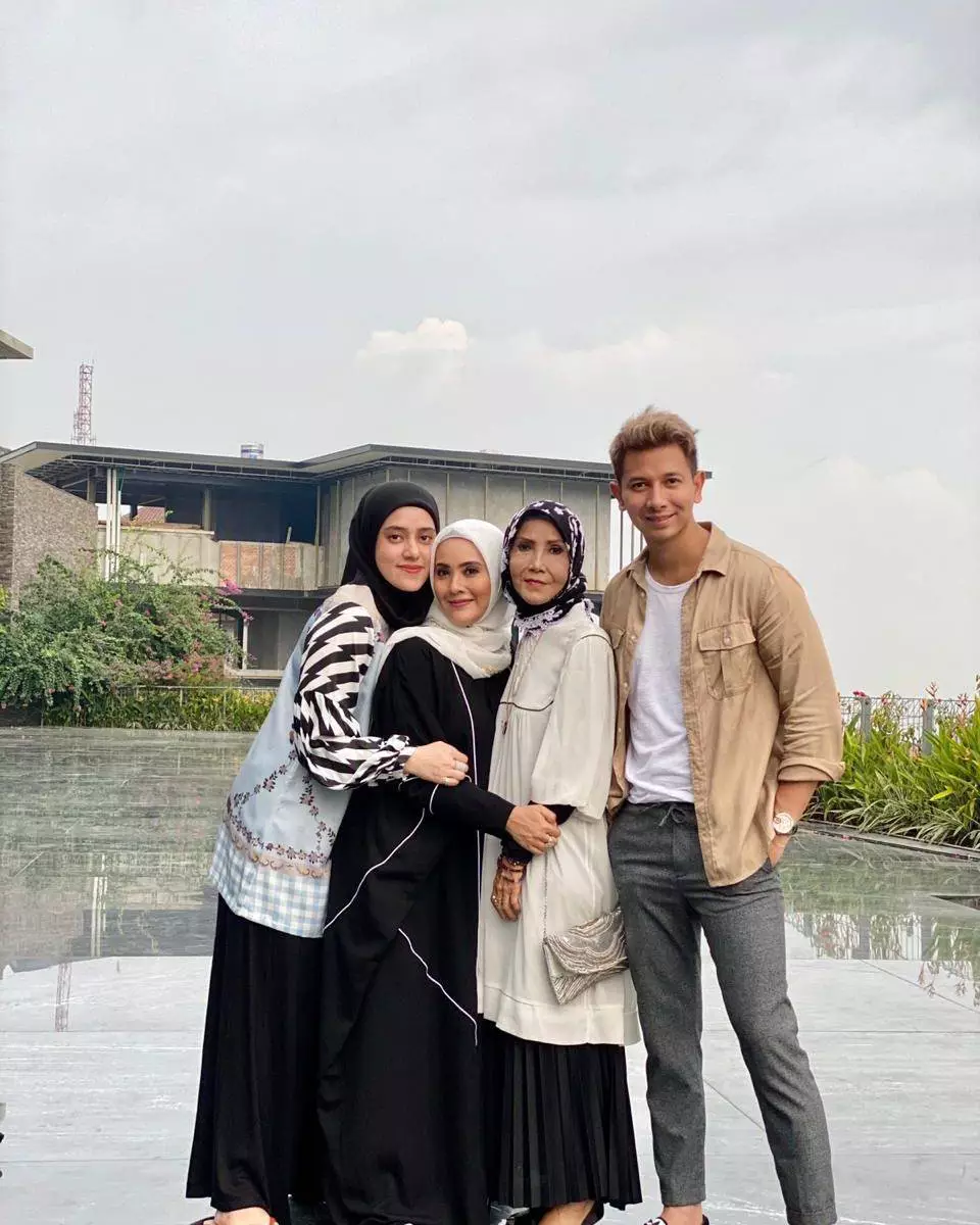 potret keakraban seleb dan menantu © instagram