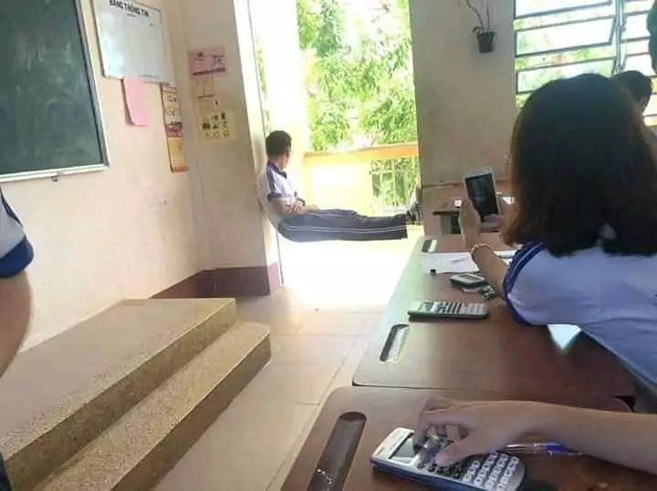 tingkah absurd siswa di kelas © Instagram