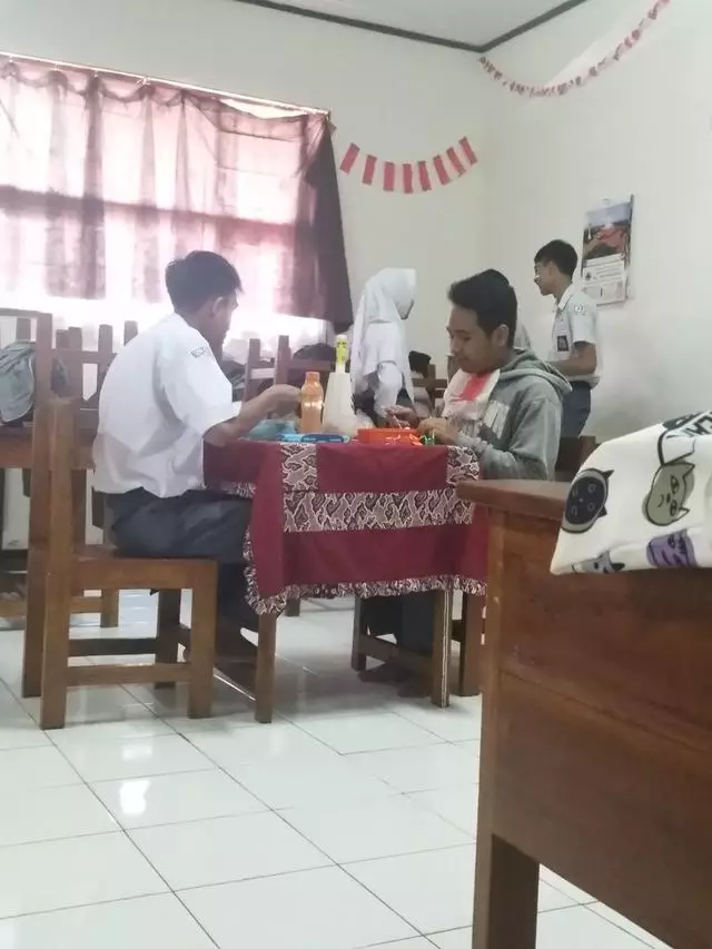 tingkah absurd siswa di kelas © Instagram