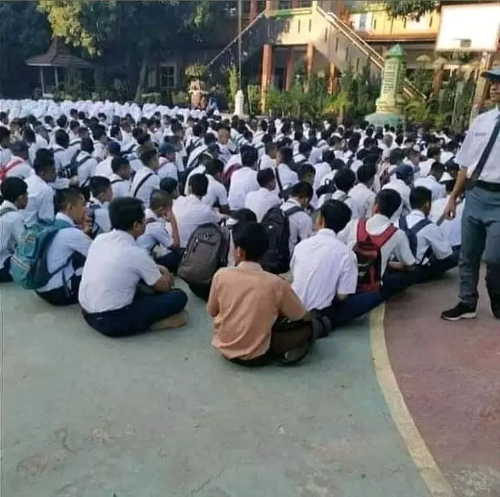 tingkah absurd siswa di kelas © Instagram