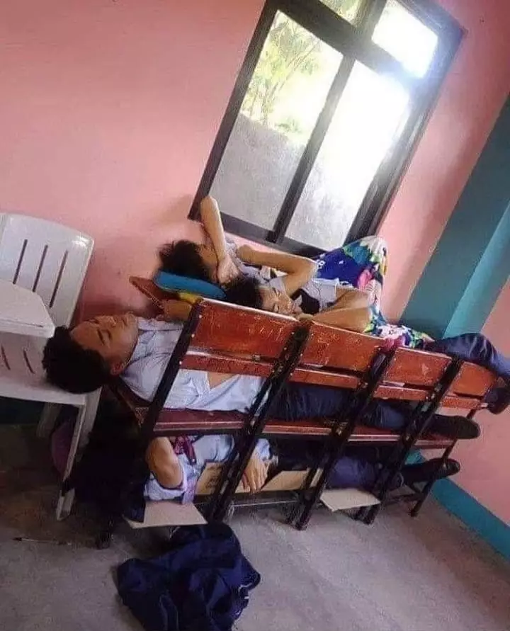 tingkah absurd siswa di kelas © Instagram