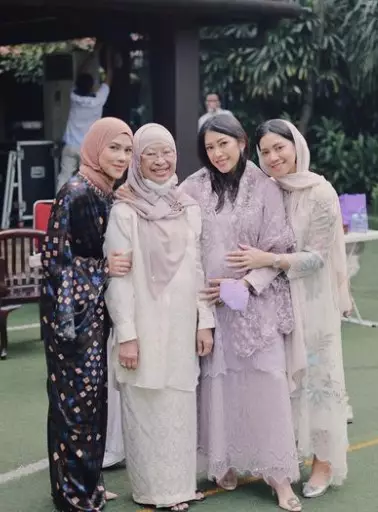 potret Aliya Rajasa pamer baby bump © Instagram