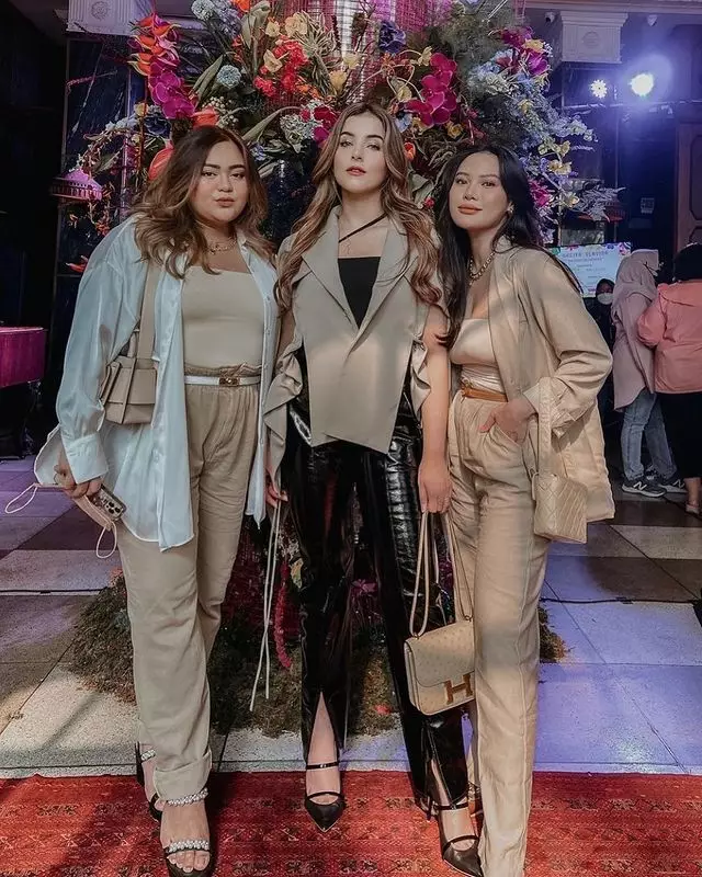 launching busana Nagita Slavina © berbagai sumber