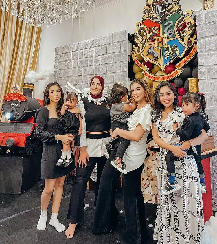 pesta ulang tahun anak Tasyi Athasyia  © berbagai sumber