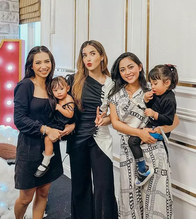 pesta ulang tahun anak Tasyi Athasyia  © berbagai sumber