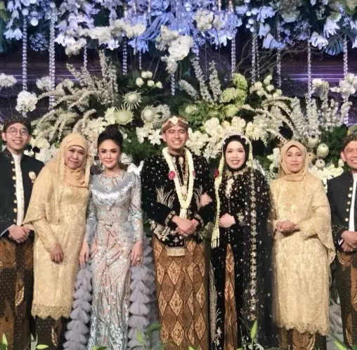 Gaya Yuni Shara hadiri kondangan © Instagram Gaya Yuni Shara hadiri kondangan © Instagram