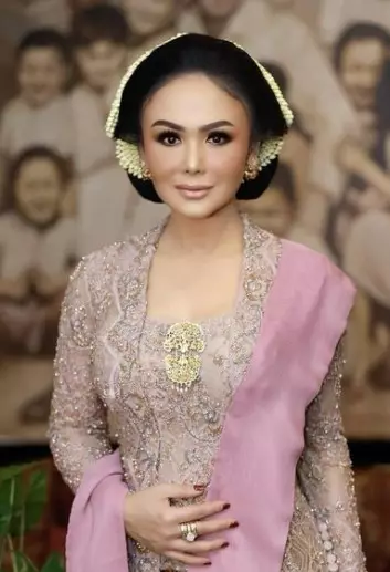 Gaya Yuni Shara hadiri kondangan © Instagram Gaya Yuni Shara hadiri kondangan © Instagram