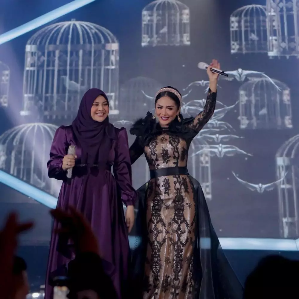 momen Atta dan Aurel gelar konser © berbagai sumber momen Atta dan Aurel gelar konser © berbagai sumber