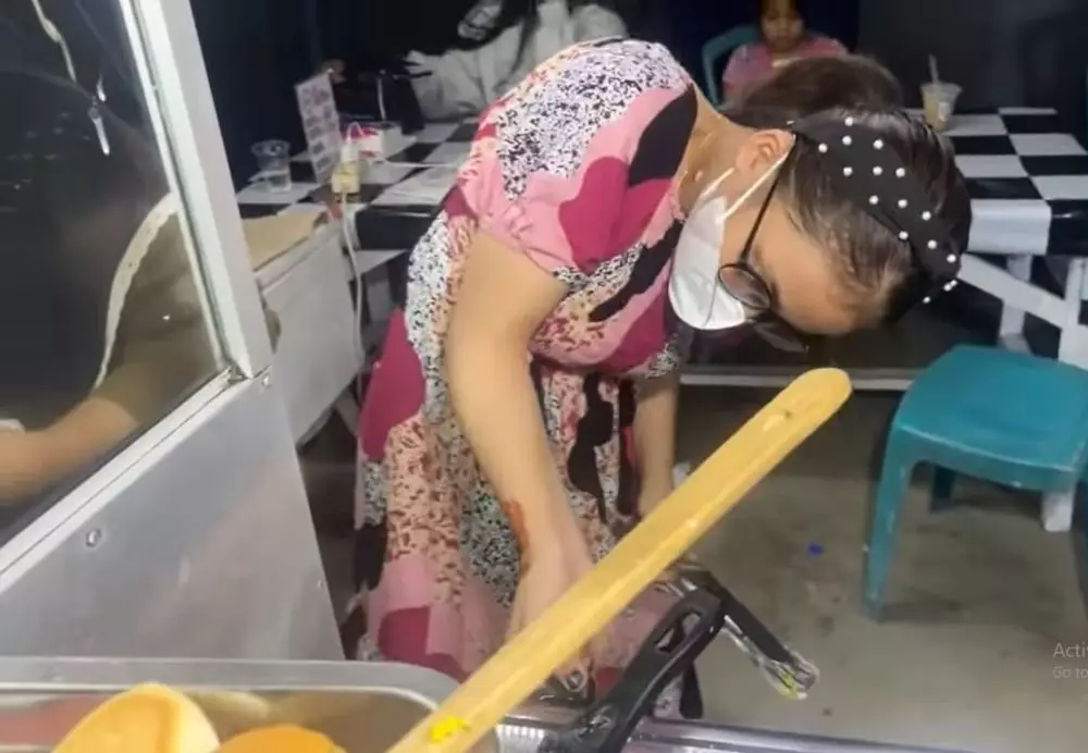 momen Putri DA jualan makanan © YouTube