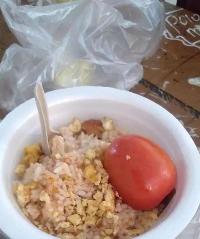 makanan disajikan terpisah nyeleneh © berbagai sumber makanan disajikan terpisah nyeleneh © berbagai sumber