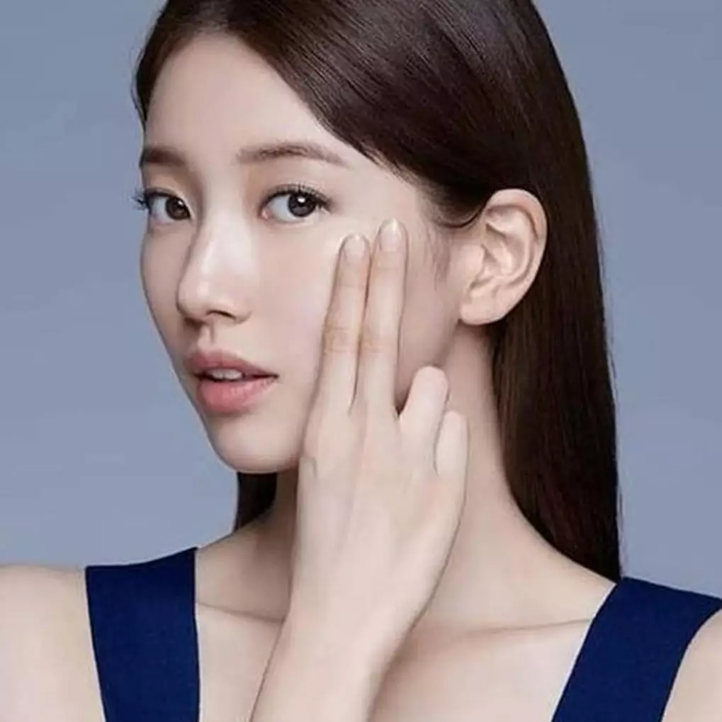 4 Perawatan wajah ala Bae Suzy, rutin pakai pelembap