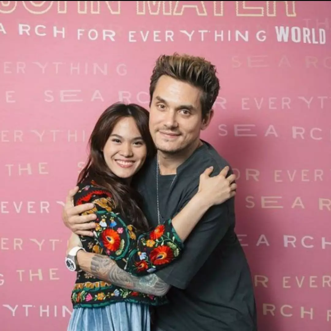 Momen 7 seleb dengan penyanyi dunia, Mick Jagger bonceng Ria Irawan