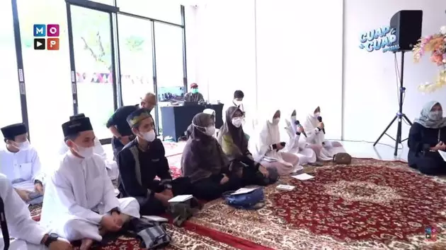 pengajian 4 bulanan Ria Ricis  Berbagai sumber