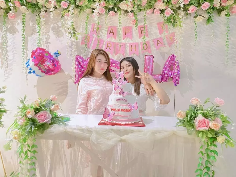 Penampilan seleb saat ultah saudara perempuannya Instagram