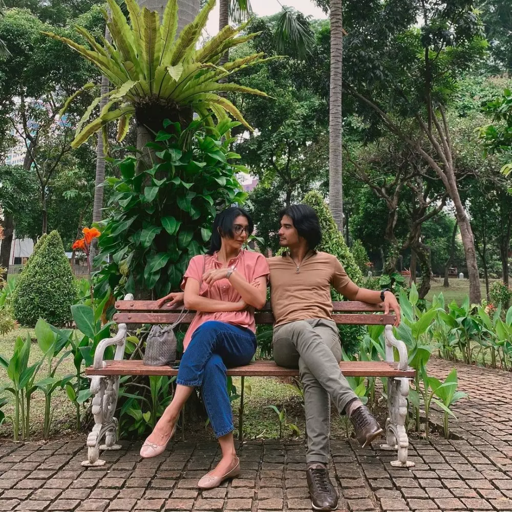 potret kedekatan Tyas Mirasih dan Tengku Tezi © berbagai sumber potret kedekatan Tyas Mirasih dan Tengku Tezi © berbagai sumber