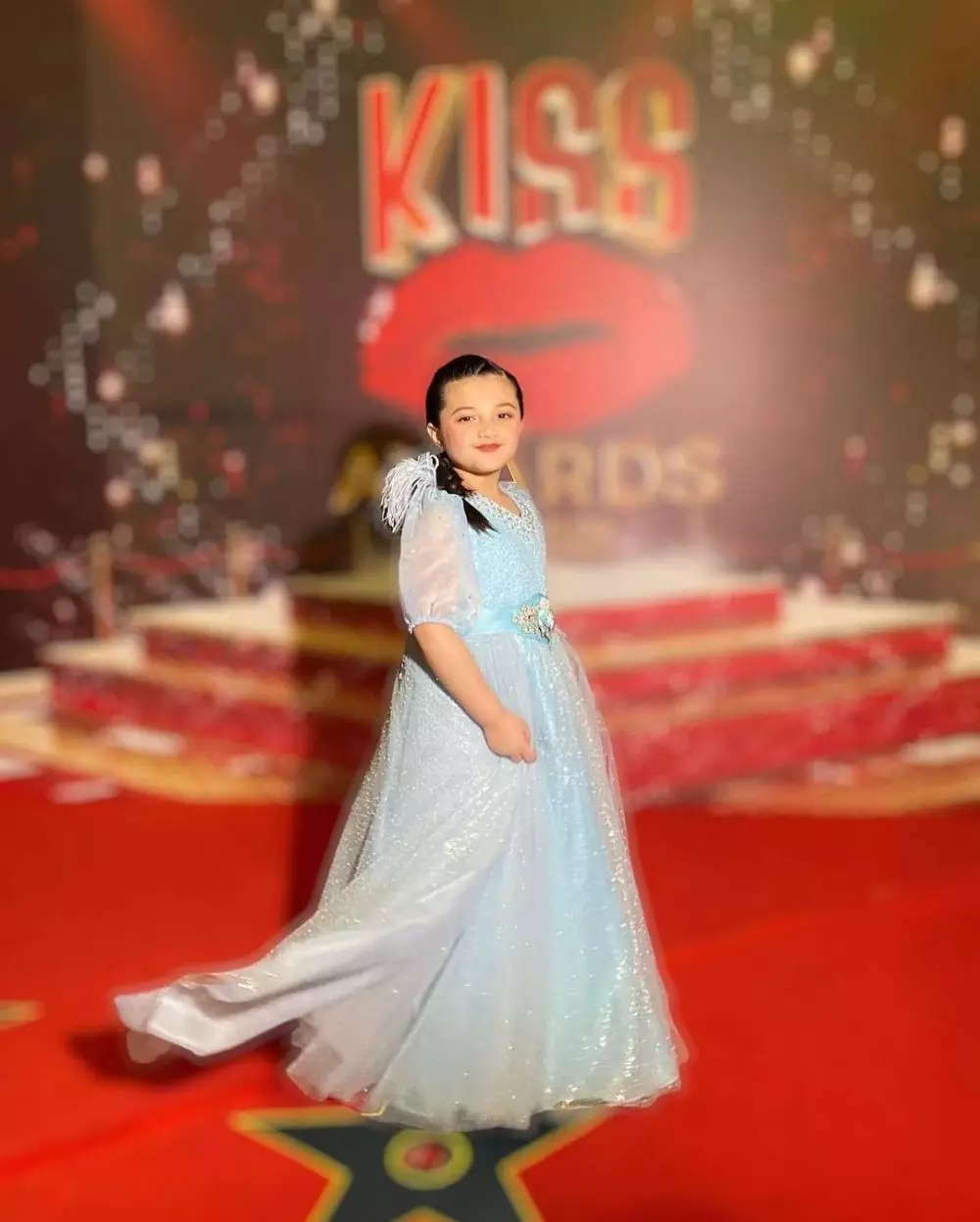 Arsy kompetisi menyanyi AS Berbagai sumber