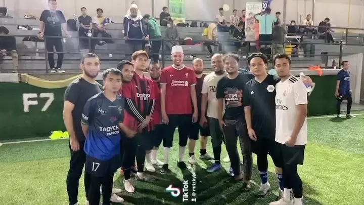 potret pertemanan Rizky Billar dan geng pengajian Instagram