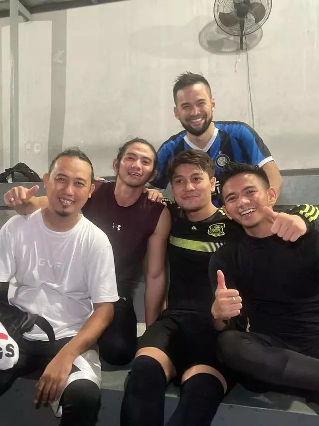 potret pertemanan Rizky Billar dan geng pengajian Instagram