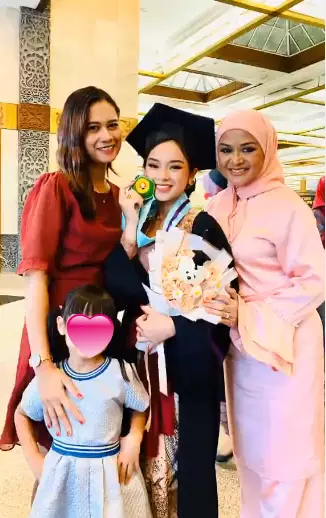 momen Betharia Sonata dan Willy Dozan hadiri wisuda anak Instagram