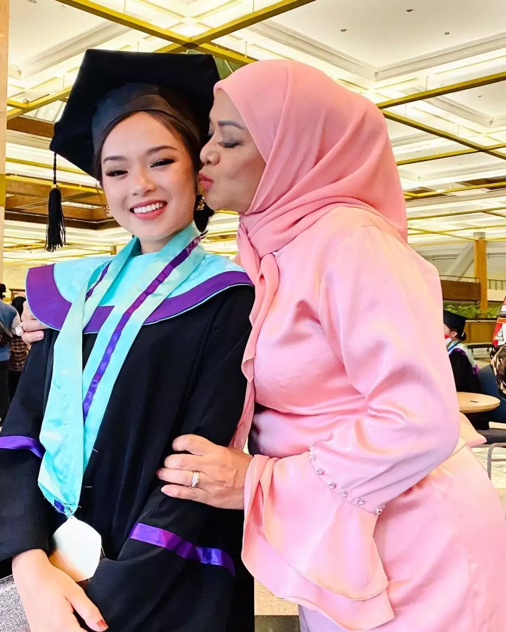 momen Betharia Sonata dan Willy Dozan hadiri wisuda anak Instagram