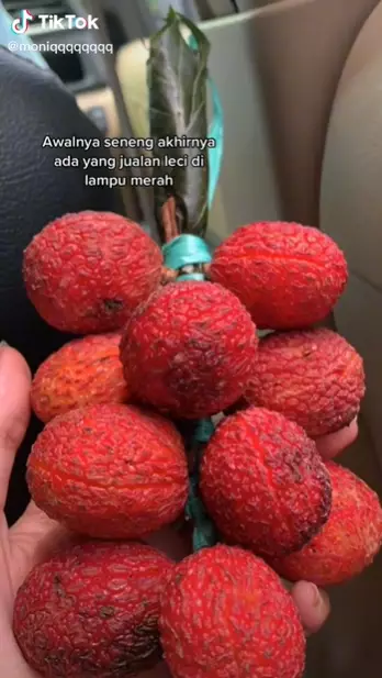 Kupas buah yang disangka leci Instagram Kupas buah yang disangka leci Instagram