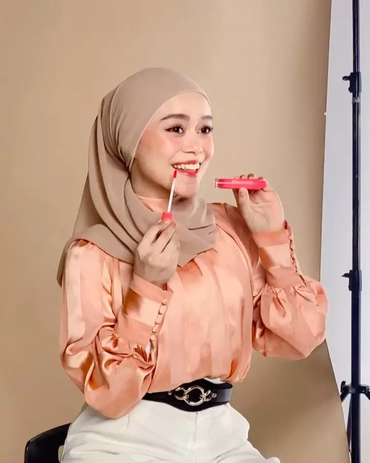 Lesty iklan kosmetik  berbagai sumber
