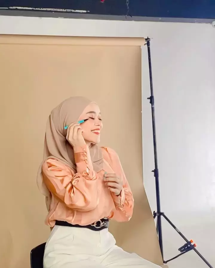 Lesty iklan kosmetik  berbagai sumber